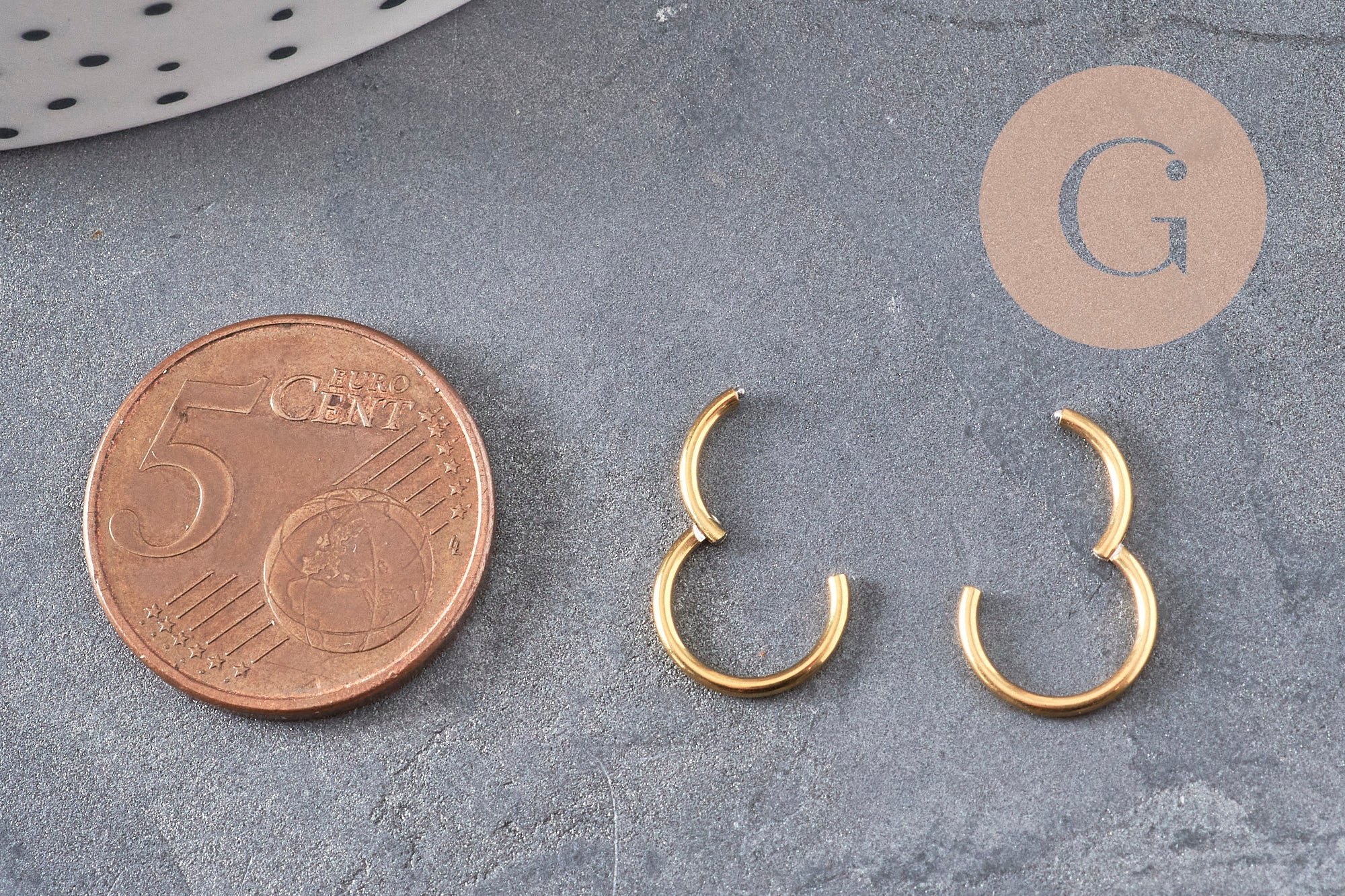 Créoles minimalistes acier 304 inoxydable doré PVD 8mm, la paire (G11081)