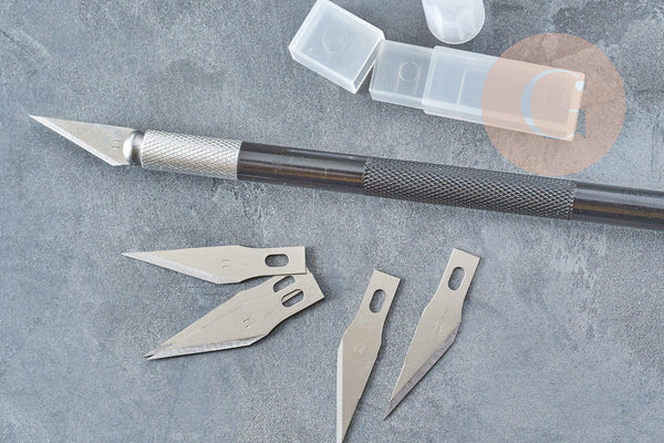 Cutter type scalpel +5 lames de rechange haute précision, x1 (G8538)