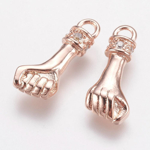 EP-Breloque main poing laiton or rose 18k cristal zircon, x1 G4470