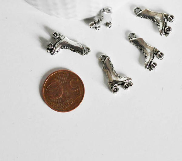 EP Breloques roller argent tibétain,fournitures créatives,argent tibétain,patin à roulettes, breloque argent, création bijoux, x 5,G2403
