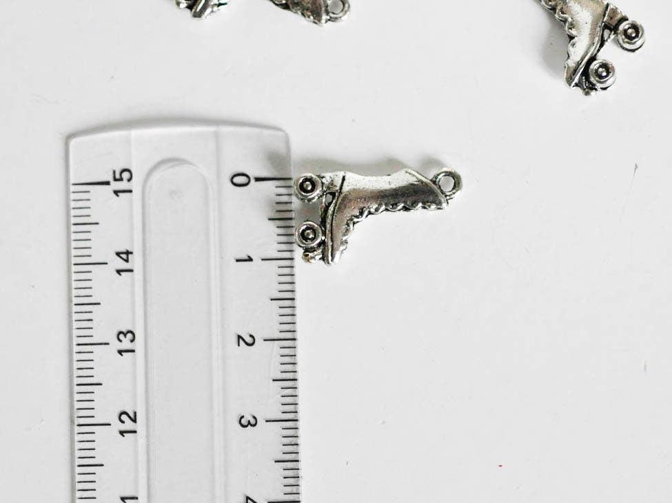 EP Breloques roller argent tibétain,fournitures créatives,argent tibétain,patin à roulettes, breloque argent, création bijoux, x 5,G2403