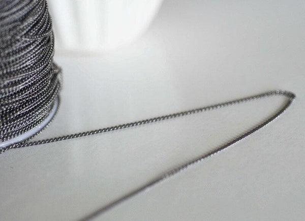 EP Chaine fine metalgun plate, fourniture créative, chaine bijou, création bijoux, grossiste chaine,1.5 mm, bobine 92 mètres-G691