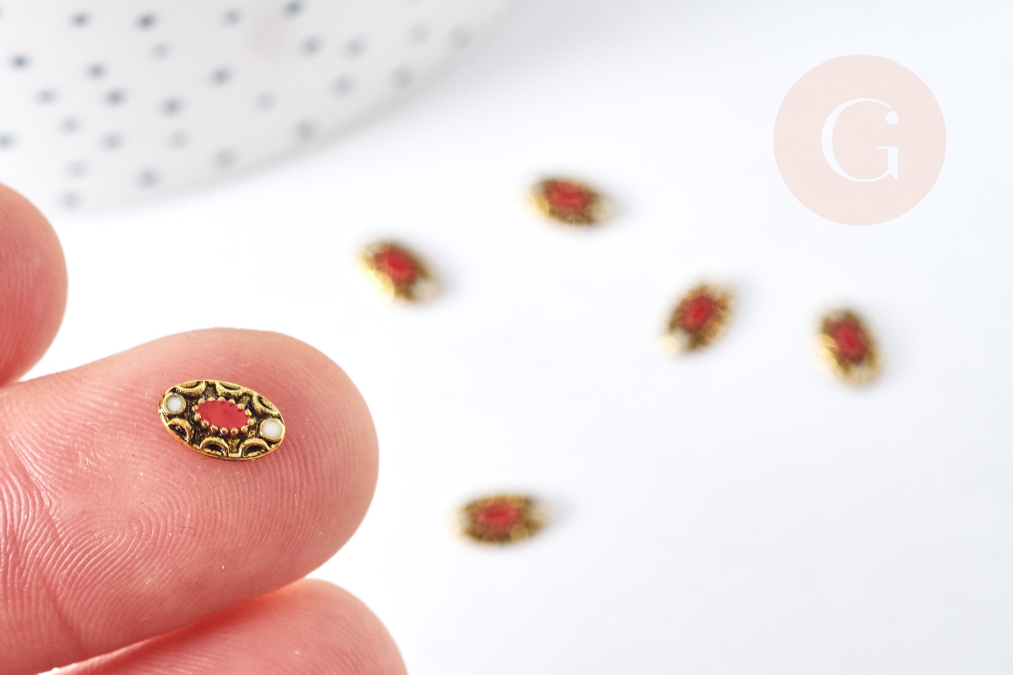 EP Charm à coller ovale zamac bronze émail blanc rouge 8mm, x5 (G8572)
