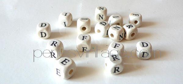 EP Lot bois Perles Lettres Alphabet F.R.I.E.N.D, fournitures créatives,perle bois, perle lettre,perle carré, création bijoux, x 10 - G339