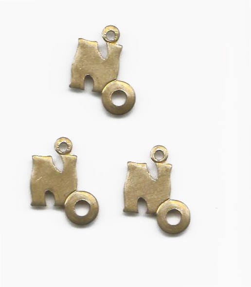 EP Pendentif NON/ NO en anglais en laiton brut