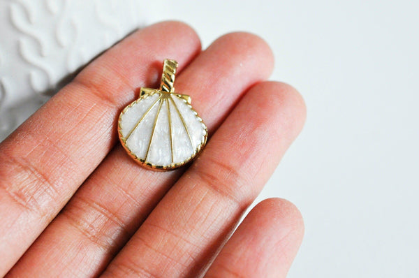 EP Pendentif coquillage doré blanc,pendentif coquillage,création bijoux, coquillage doré, pendentif doré, 24.5mm,x 2 - g356