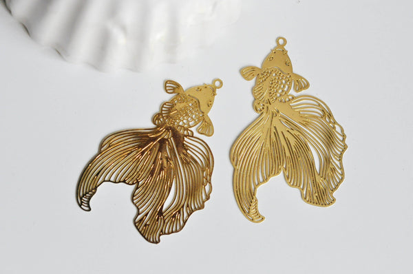 EP Pendentif estampe filigrane poisson japonais laiton doré 49 x 31 mm, x2 G3638
