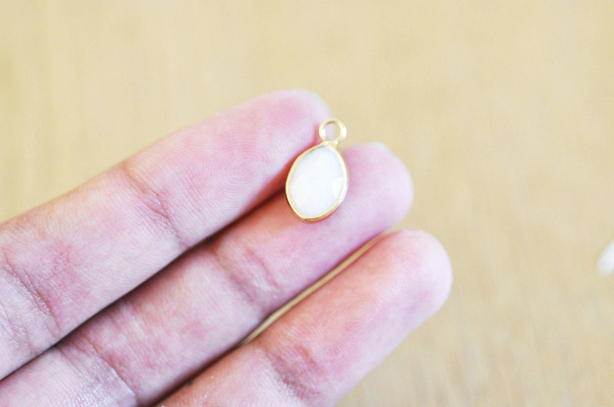 EP-Pendentif goutte jade blanc facettes,pendentif pierre,bijou pierre,pendentif pierre,jade blanc naturel,17mm, x1,G2790