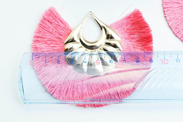 EP -Pendentif large pompon fil rose support doré,pendentif en fil sur support doré, 85-92mm, x2 (G4536)