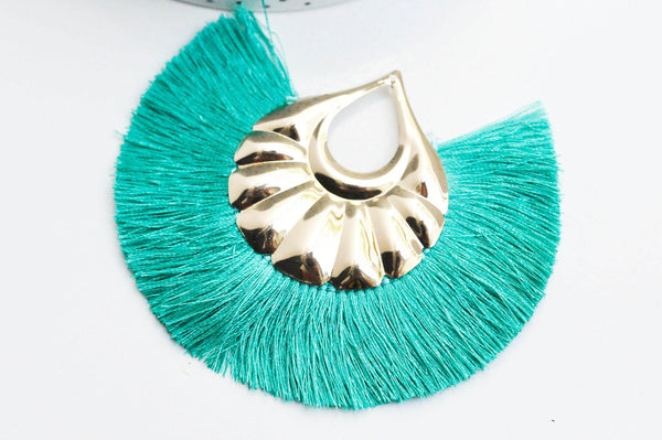 EP -Pendentif large pompon fil vert support doré,pendentif en fil sur support doré, 85-92mm, x 2 (G4538)