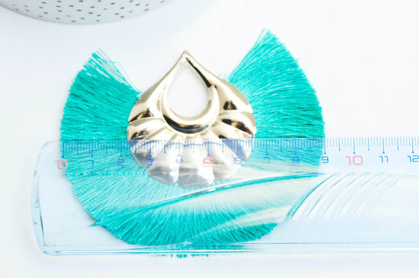 EP -Pendentif large pompon fil vert support doré,pendentif en fil sur support doré, 85-92mm, x 2 (G4538)