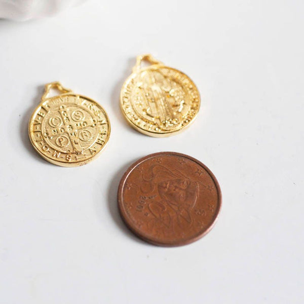 EP Pendentif médaille rondes Saint Benoit, fournitures créatives, pendentif doré, médaillon,laiton doré, création bijoux, médaille or ,2.1cm