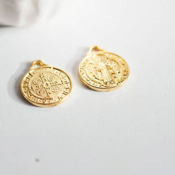 EP Pendentif médaille rondes Saint Benoit, fournitures créatives, pendentif doré, médaillon,laiton doré, création bijoux, médaille or ,2.1cm