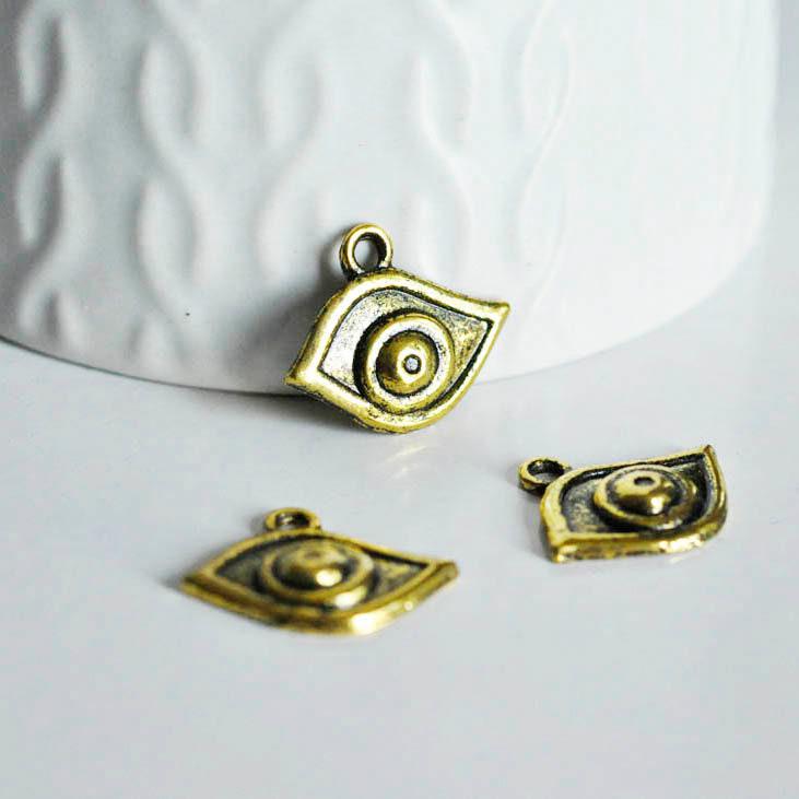 EP Pendentif oeil vieil or,pendentif doré, porte-bonheur,mauvais oeil,argent tibétain doré,création bijoux,x 10,4.5cm-G718