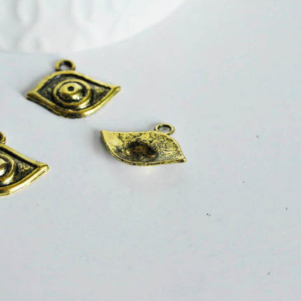 EP Pendentif oeil vieil or,pendentif doré, porte-bonheur,mauvais oeil,argent tibétain doré,création bijoux,x 10,4.5cm-G718