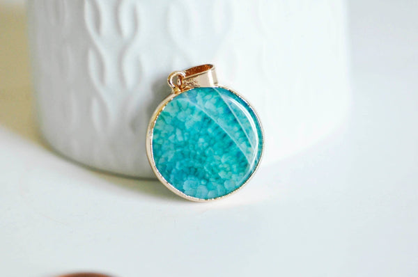 EP Pendentif rond doré agate colorée, support doré, ,agate,pierre naturelle,24mm, x1,G0384