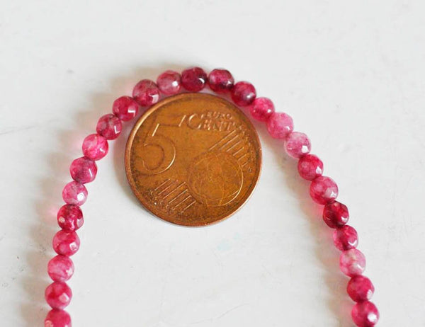 EP Perle agate naturelle teintée rouge magenta 4mm facettes, x1 fil de 35cm- G07