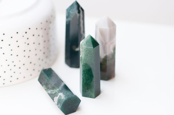 EP Pointe agate mousse verte naturelle roulée, agate mousse naturelle, pierre semi-precieuse, séance lithothérapie, la pièce