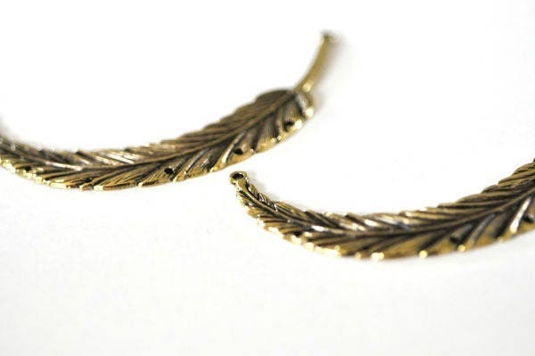 EP pendentif chandelier plume, apprêts bronze,plume bronze,connecteur, pendentif bronze, sans nickel, création bijoux,19cm-