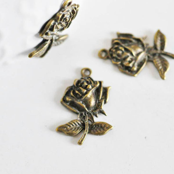 EP pendentif rose bronze,fleur, pendentif bronze,création bijoux, pendentif fleur,apprêt bronze,sans nickel, 2.5cm, les 5