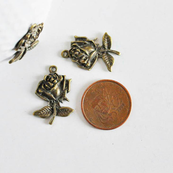 EP pendentif rose bronze,fleur, pendentif bronze,création bijoux, pendentif fleur,apprêt bronze,sans nickel, 2.5cm, les 5