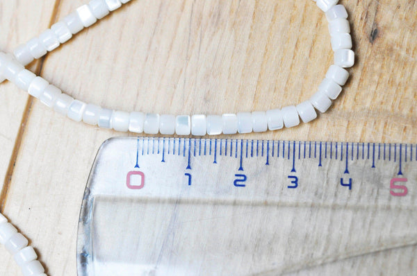 EP perle nacre blanche naturelle heishi 2.5x4mm, le fil de 65 perles G4139