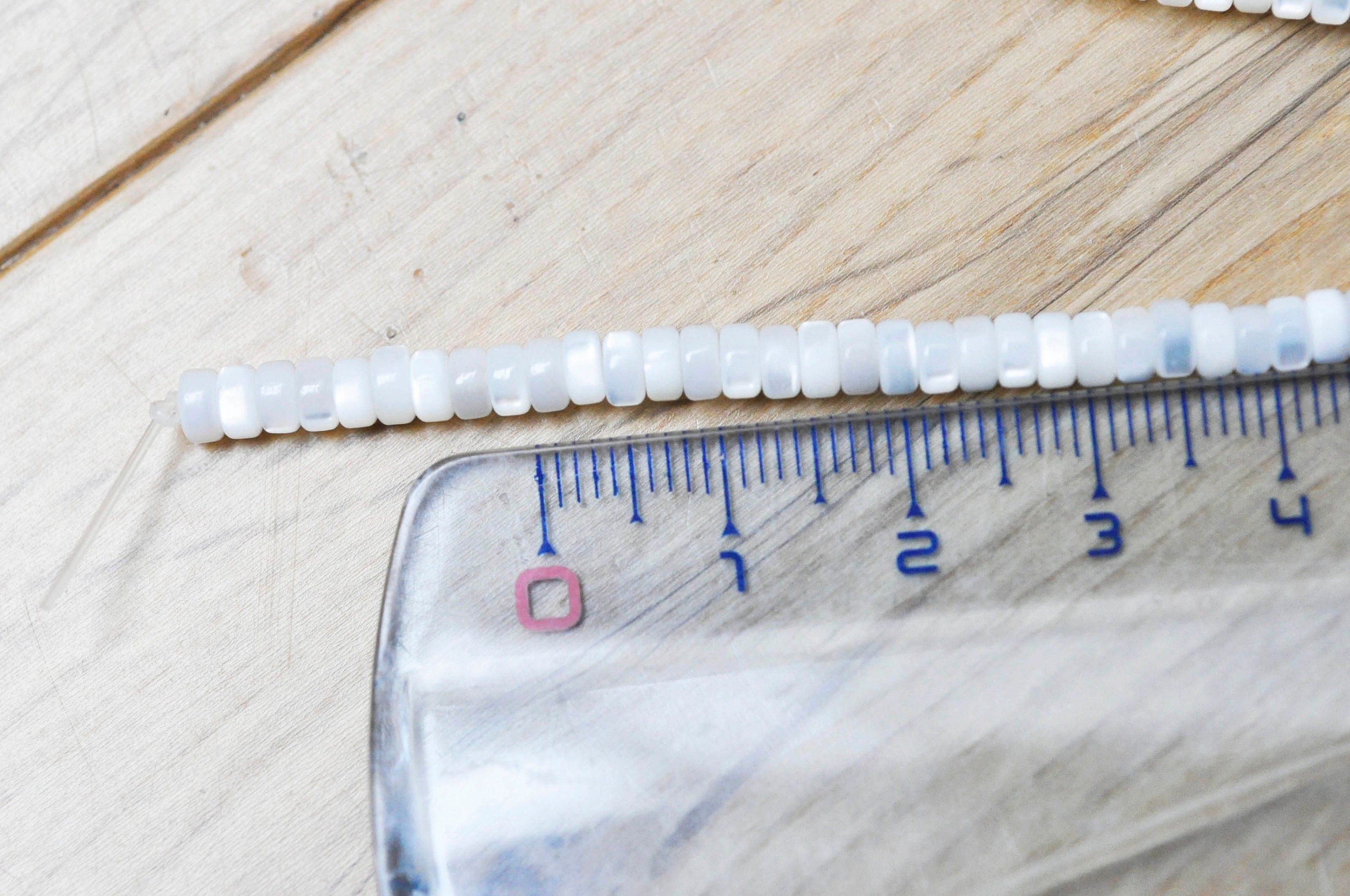 EP-perle nacre blanche naturelle heishi,tube coquillage ivoire,perle coquillage,création bijoux,2x4mm, le fil de 185 perles G4773