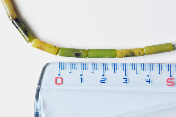 EP perles tube jade Australien vert1 3mm, x1 fil de 28 perles (G4016)