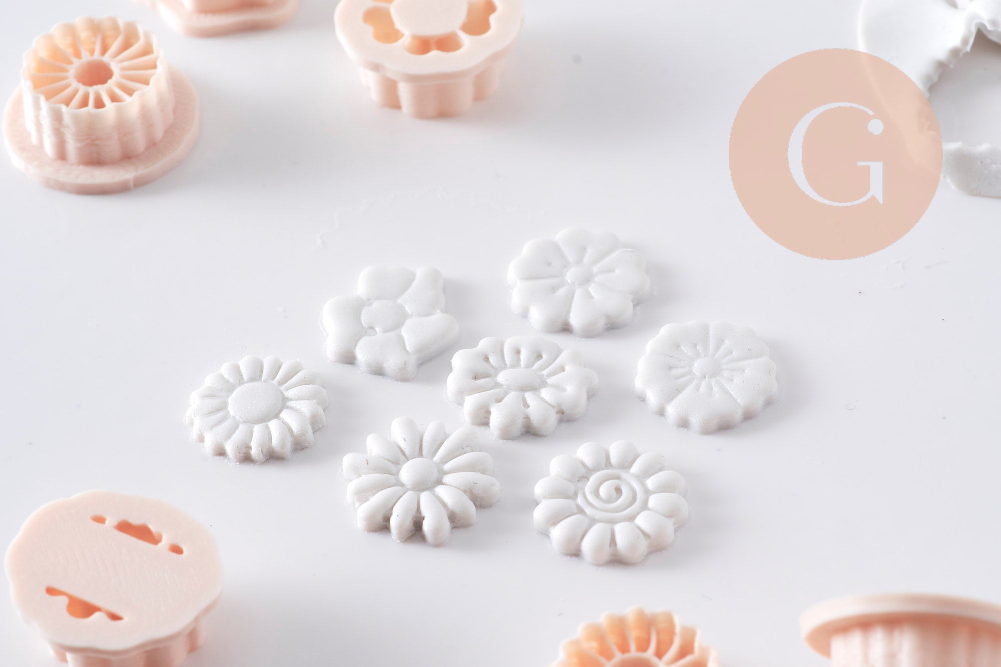 Emporte-Pièce Pâte polymère Fleur créole interchangeable au choix 17-20mm, x1 (G10995)