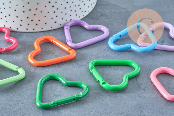 Fermoir mousqueton coeur en aluminium coloré 43mm, x1 (G8144)