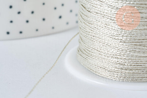Fil nylon effet métallisé argent , fabrication bijoux,création bijoux,ruban mariage,Largeur 1mm,longueur 1 m, G6813