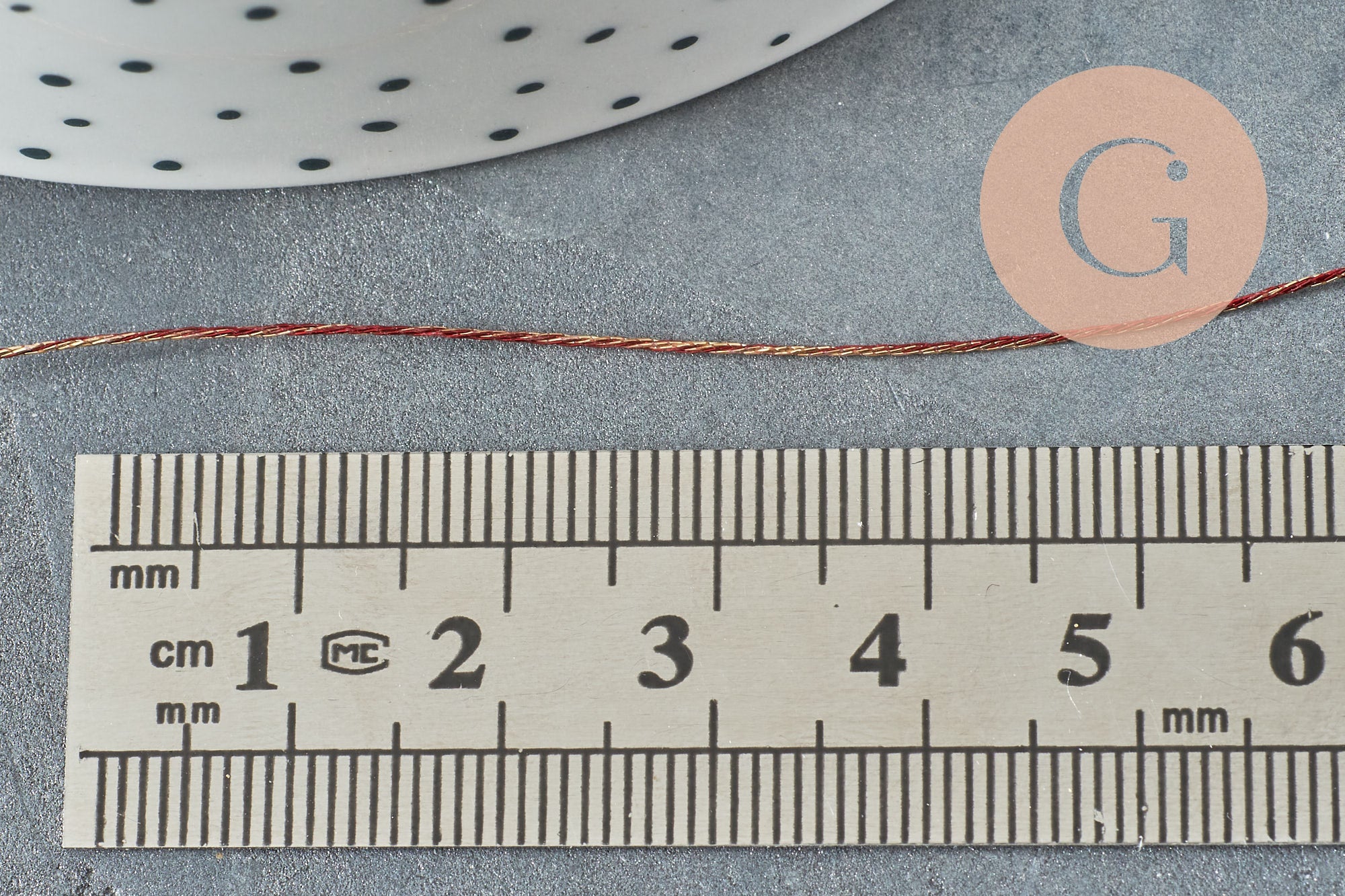 Fil rouge or métallisé en polyester 0.4mm,fil Couture, broderie,fil or,fil métallique, bobine de 50 mètres, x1 G5942