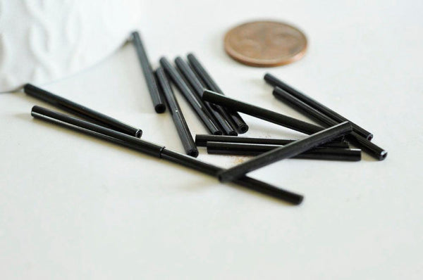 Grandes perles rocaille Tube noir 20x2.5mm, x 10gr (G3155)