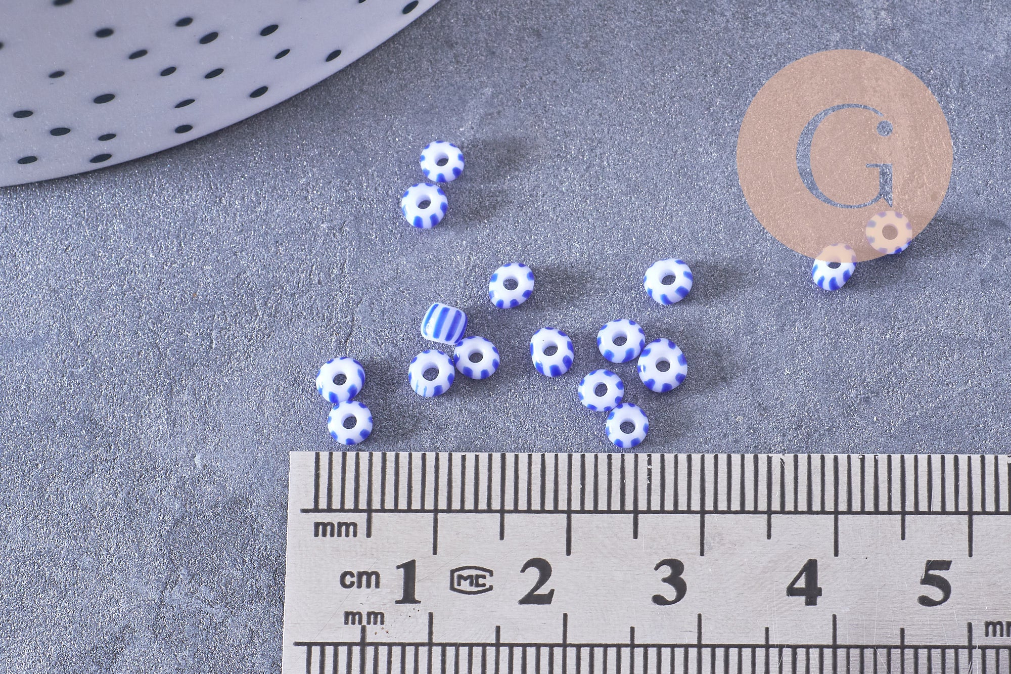 Grosse Perle rocaille rayé bleu blanc 3-3.5mm, x10gr (G10682)