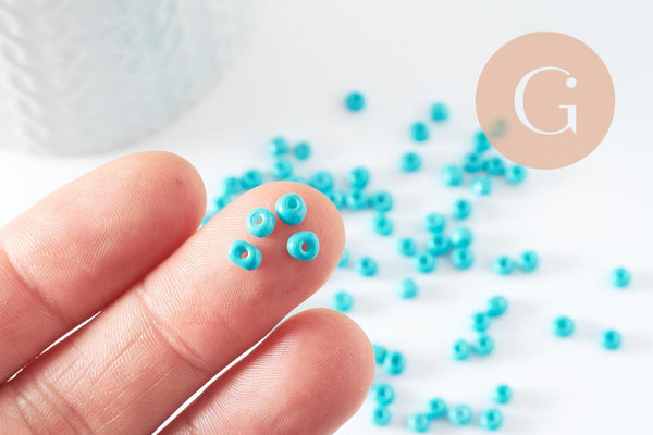 Grosse perles de rocaille turquoise peintes 4mm, x10Gr (G3812)