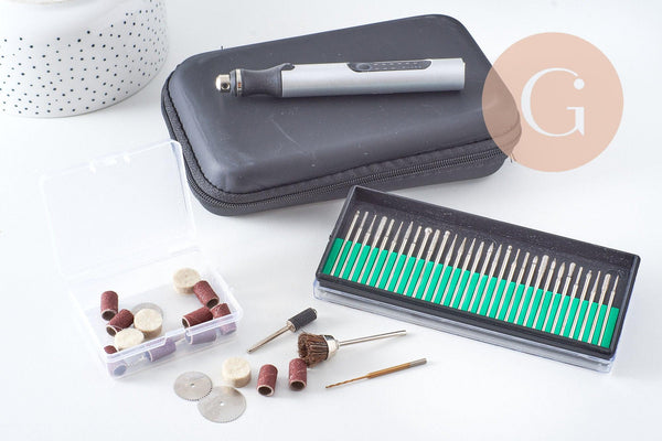 Mini-perceuse pour création de bijoux polymère & laiton avec mèches, x1 (G10206)