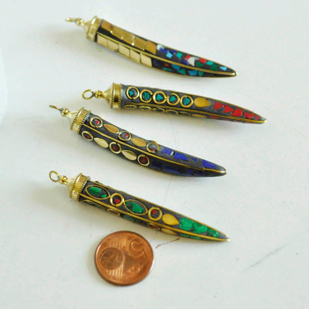 Pendentif Corne en laiton et pierres, pierre naturelle, pendentif doré, pendentif pierre, pendentif tibétain, 60mm,G2965
