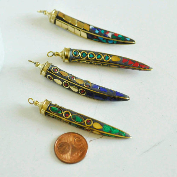 Pendentif Corne en laiton et pierres, pierre naturelle, pendentif doré, pendentif pierre, pendentif tibétain, 60mm,G2965