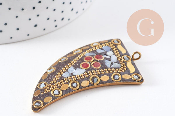 Pendentif Corne en laiton et pierres, pierre naturelle, pendentif doré, pendentif pierre, pendentif tibétain, 61mm, x1 (G3086)