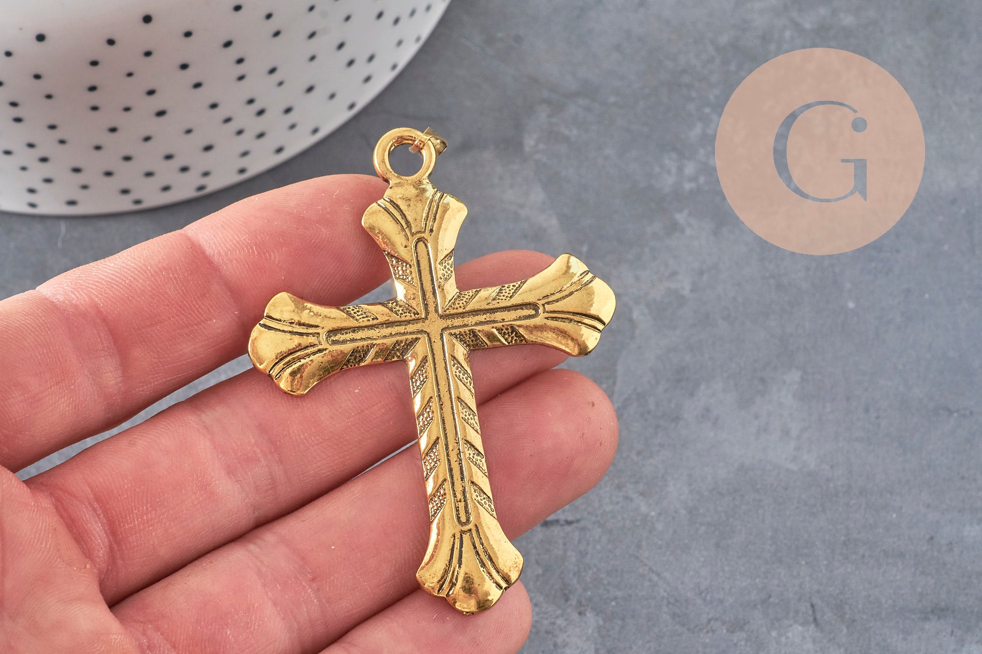 Large Cross Pendant, golden zamak, 75mm, x1 (G2368)