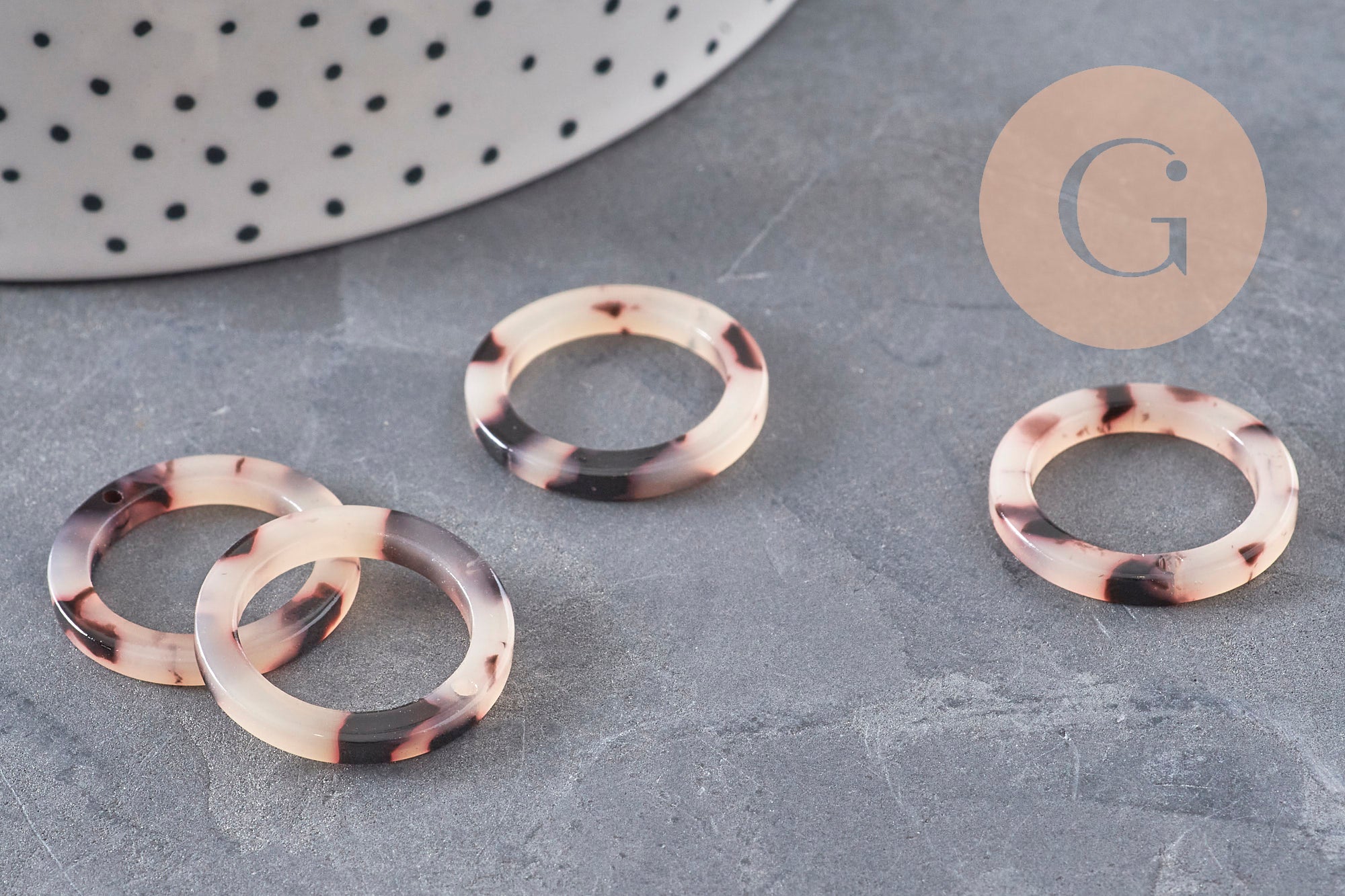 Pendentif cercle beige acétate,connecteur plastique, 21.5mm, x5 ou x10 (G1433)