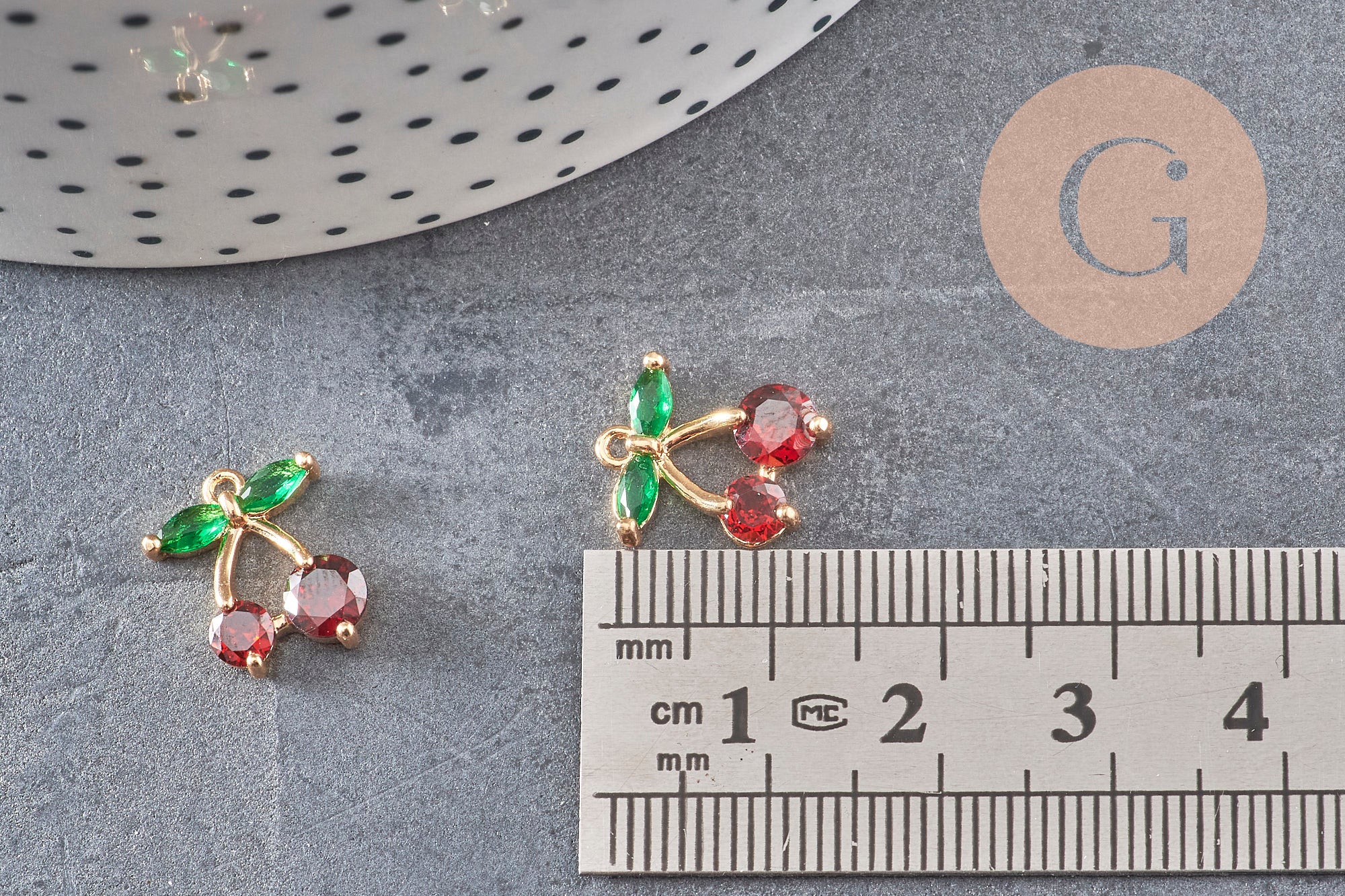 Pendentif cerise doré 18K zircons 14mm, x1 (G5275)