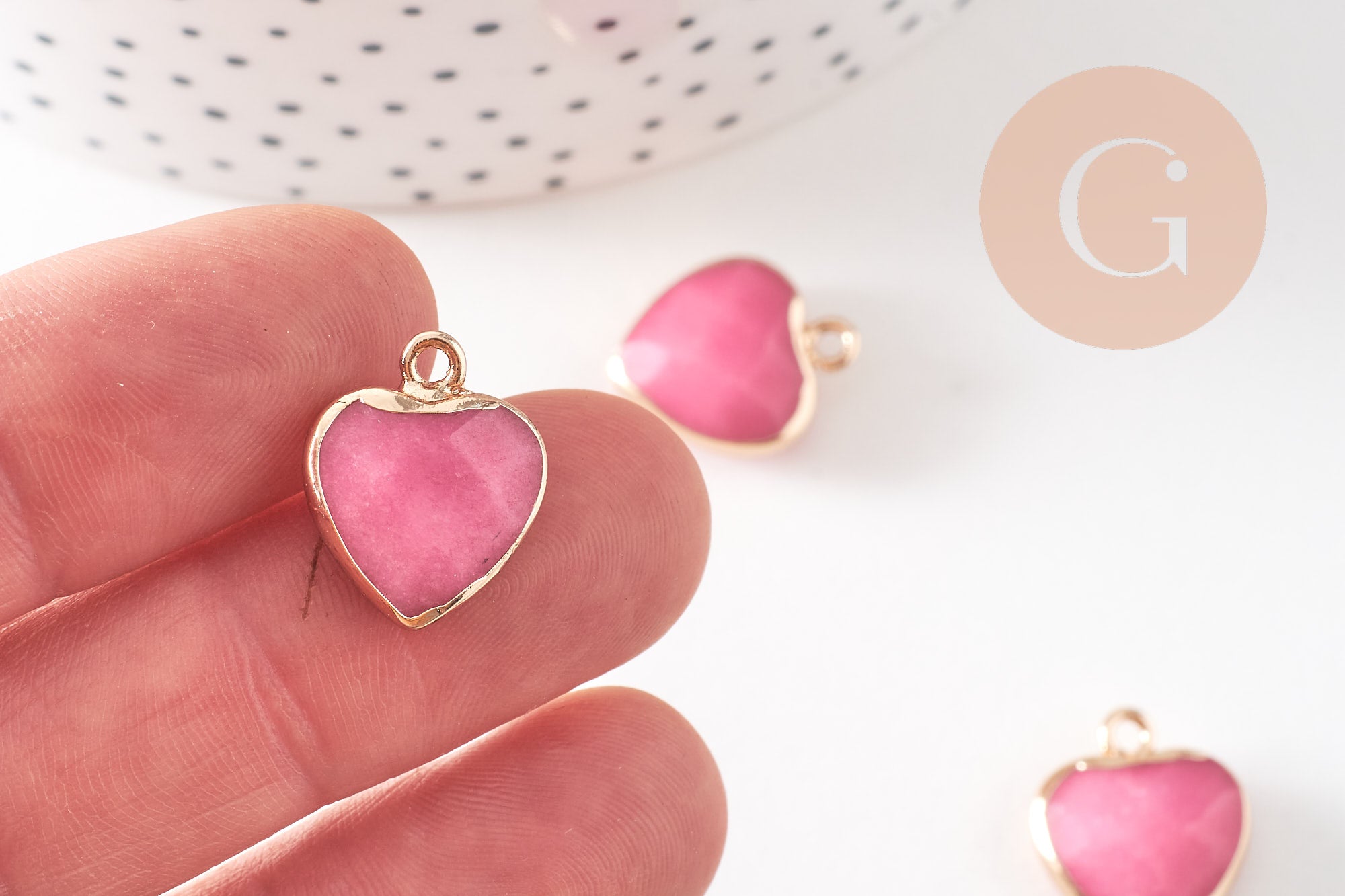 Pendentif coeur jade naturel rose facettes fer doré 17mm, x1 (G1791)