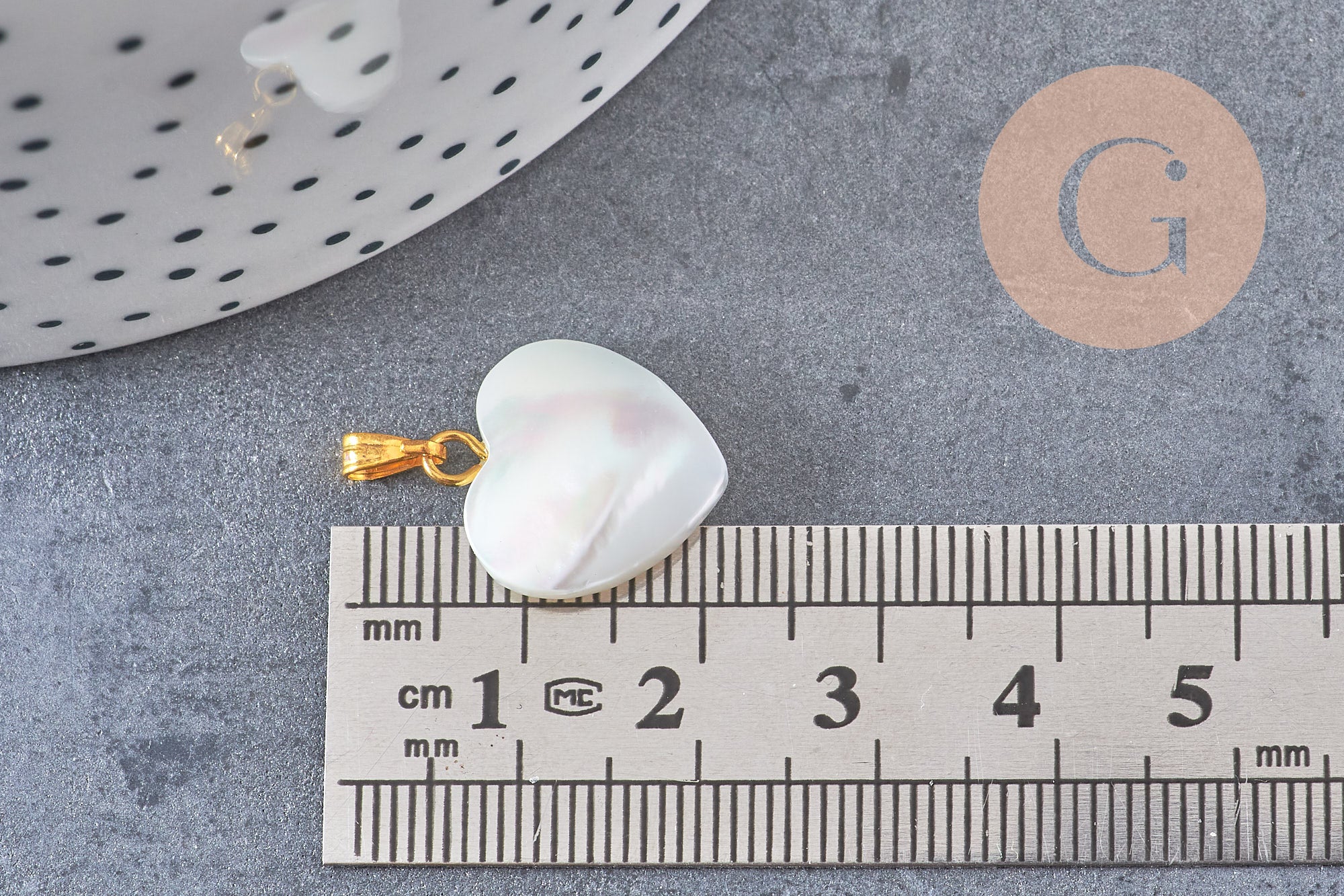 Pendentif coeur nacre blanche naturelle laiton doré 19mm, x1 (G1066)