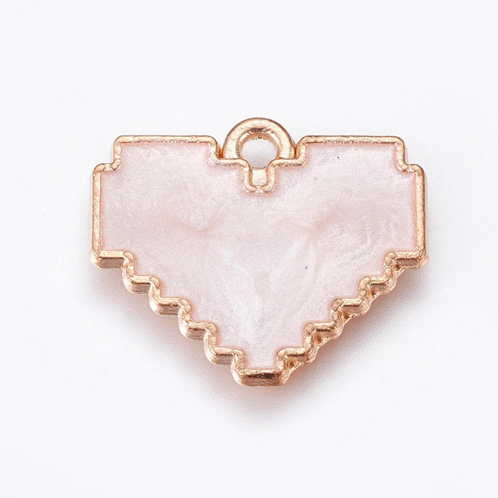 Pendentif coeur zamac doré émail blanc nacré,15x18mm, x1 (G8897)
