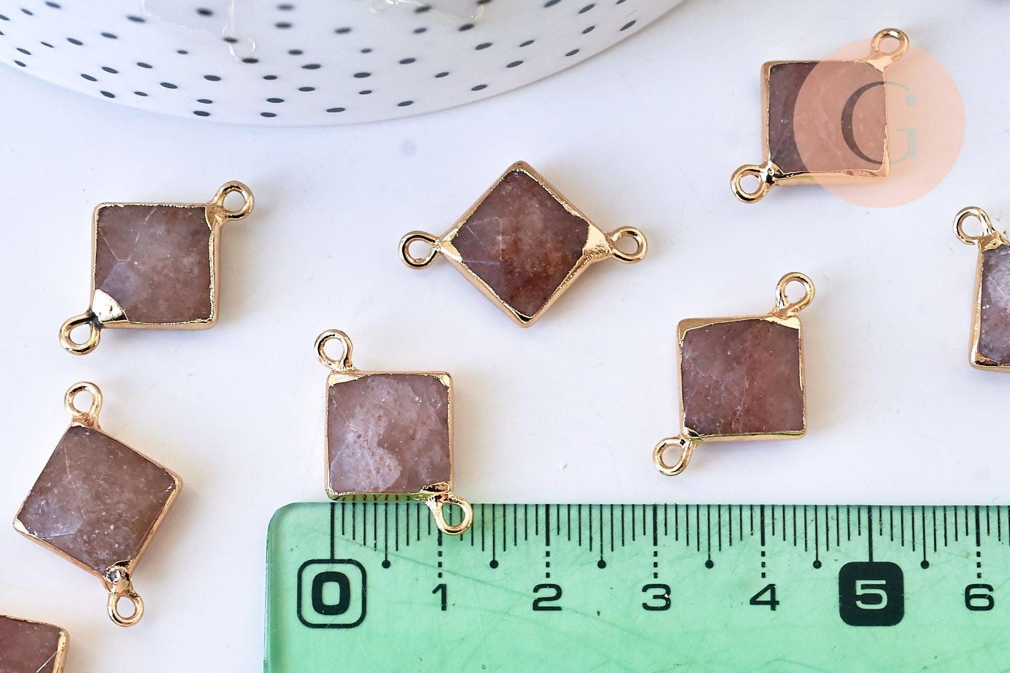 Pendentif connecteur losange quartz fraise naturel fer doré 22mm, x1 (G5589)