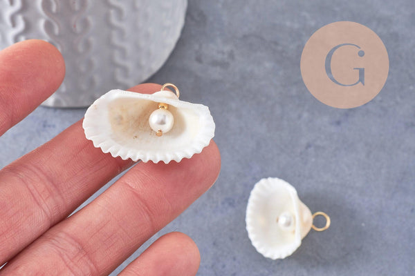 Pendentif coquillage blanc et perles d'imitation zamac doré 16-24mm, x2 (G10277)