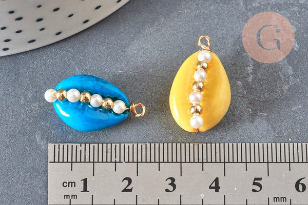 Pendentif coquillage cauri naturel peints décoré de perles nacrées, création bijou coquillage, 25-27mm, x5 (G3925)