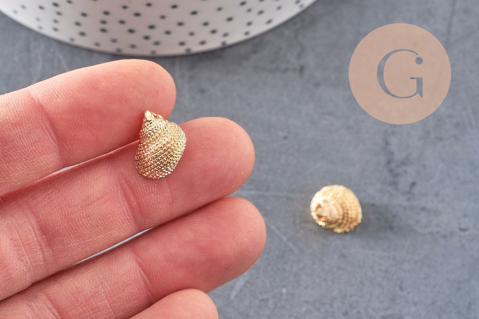 Pendentif coquillage doré 14K, coquillage or,création bijoux,14mm, x2 (G1984)