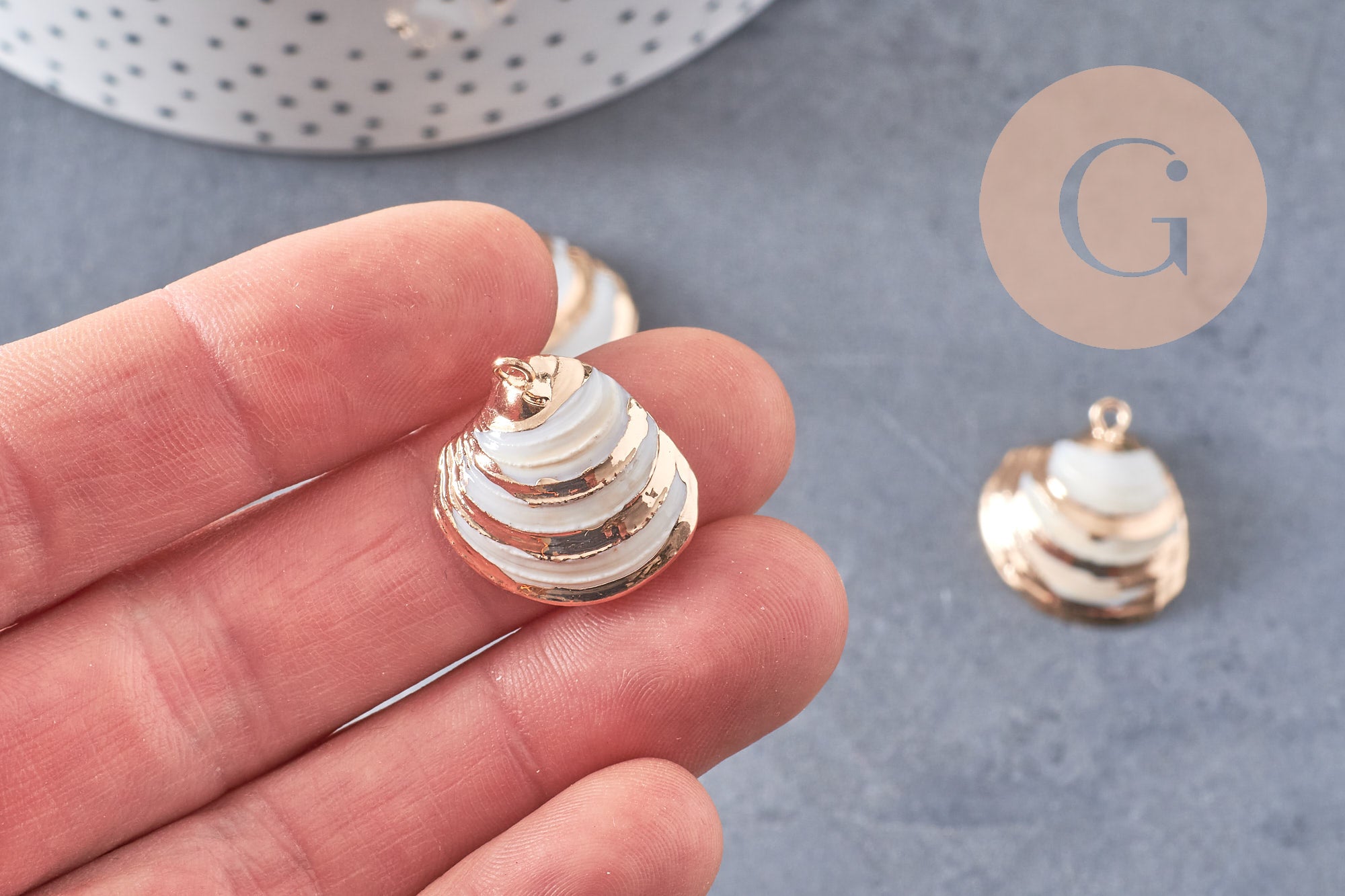 Pendentif coquillage naturel coque doré,pendentif doré, création bijoux, coquillage bijou,coquillage or,22-29mm, x 2,G3088